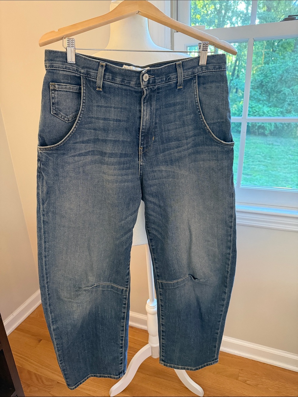 NILI LOTAN  Emerson Mid Rise Relaxed Jeans. Size 28 - Style 4427SC